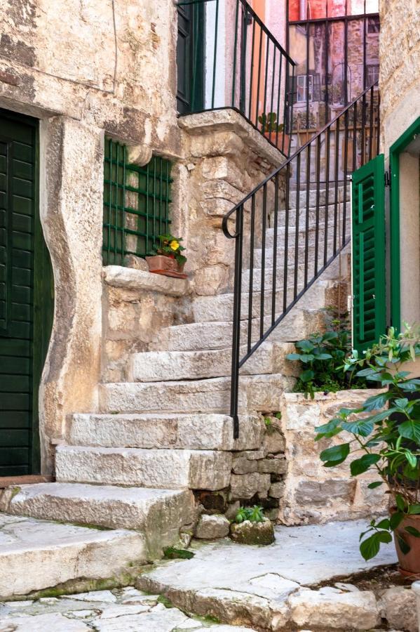 Monterosso City Center Rovigno Esterno foto